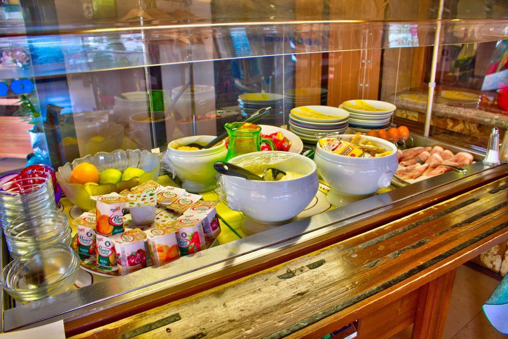 Logis Hotel Restaurant Le Chalet Du Mont Roland Sampans Dış mekan fotoğraf